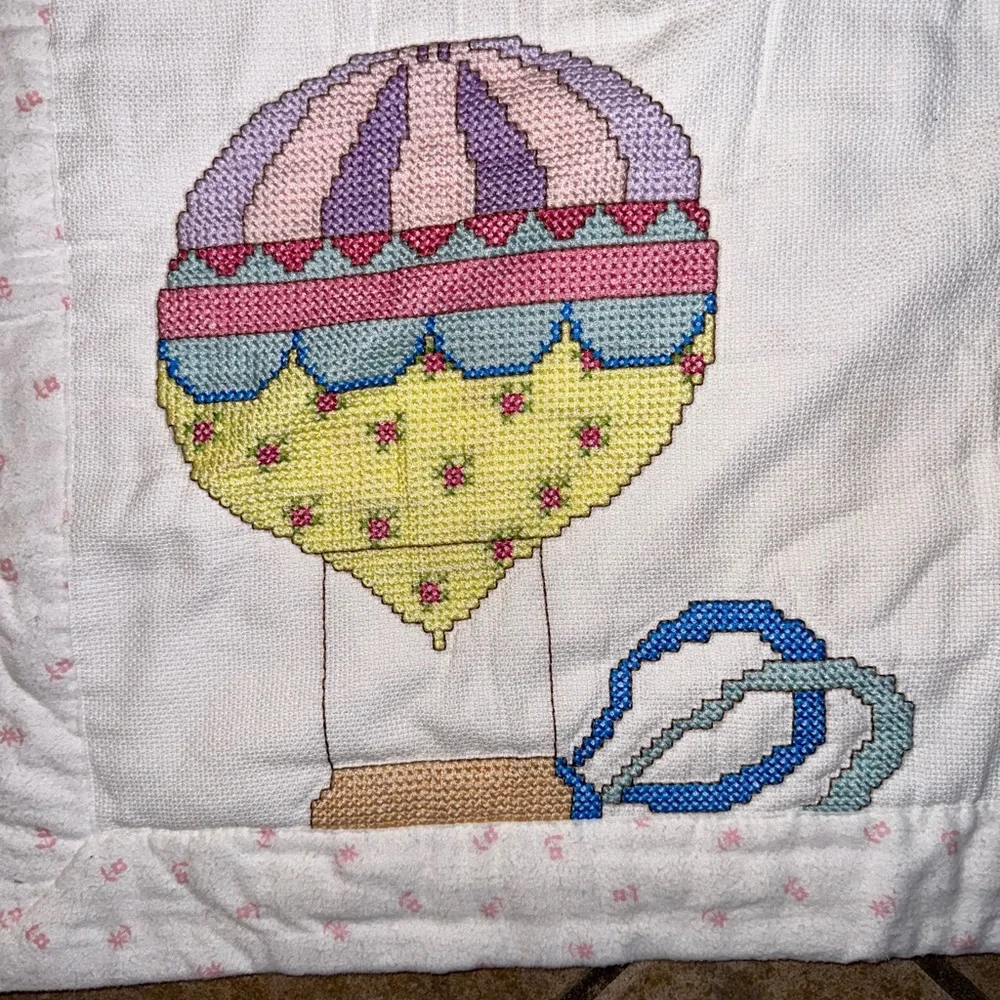 Hot air balloon baby blanket. There are 5 different hot air balloons - beautiful